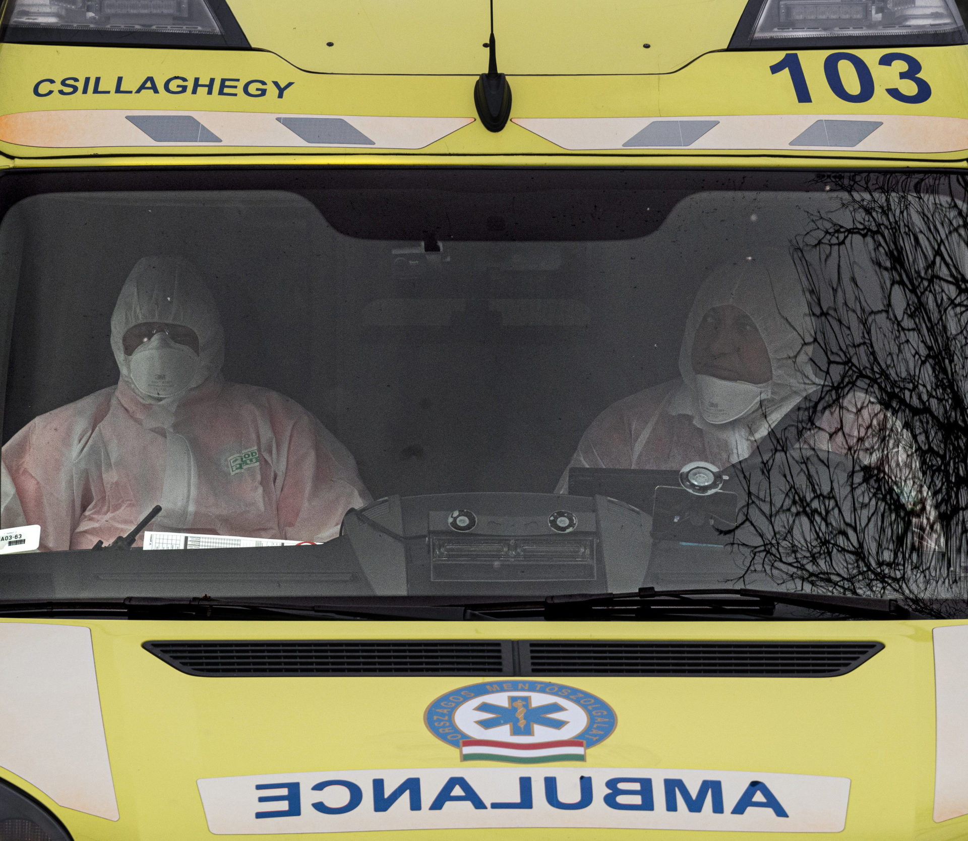 Koronavírus – Mentõk a Szent László Kórháznál