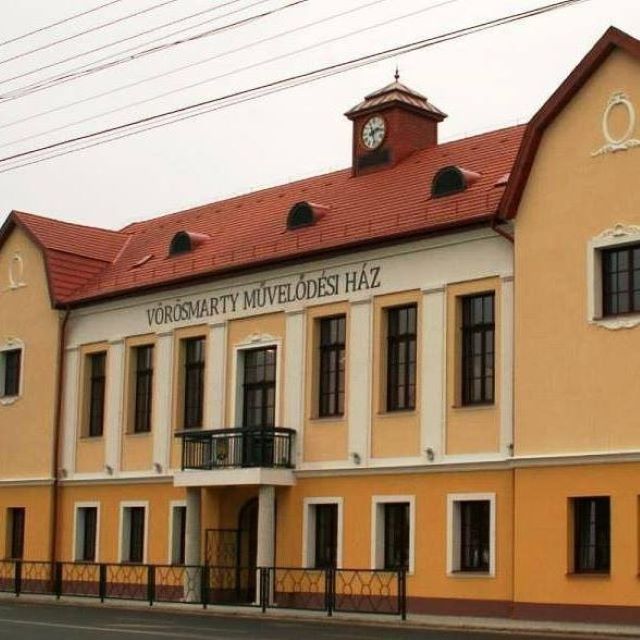 17500-vorosmarty-muvelodesi-haz-fot